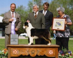 Lacy winning RWB at the USASA National Specialty under Jim Frederickson